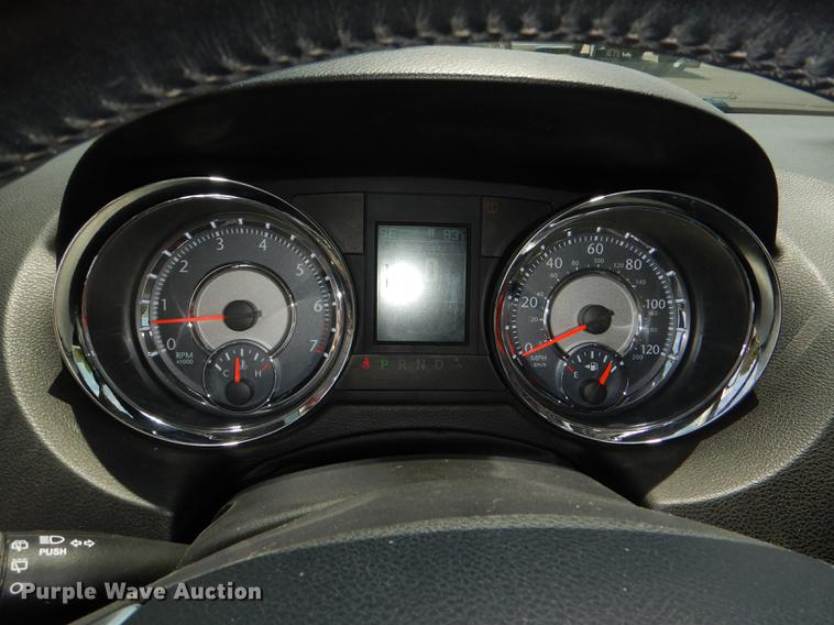 image for item DG4764 2012 Chrysler Town & Country van