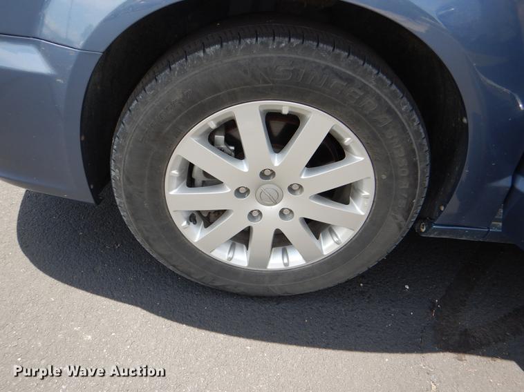 image for item DG4764 2012 Chrysler Town & Country van