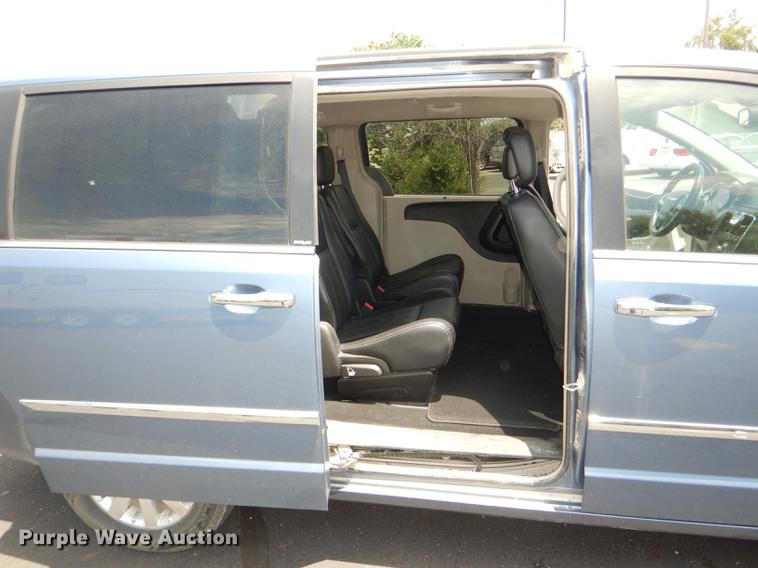 image for item DG4764 2012 Chrysler Town & Country van