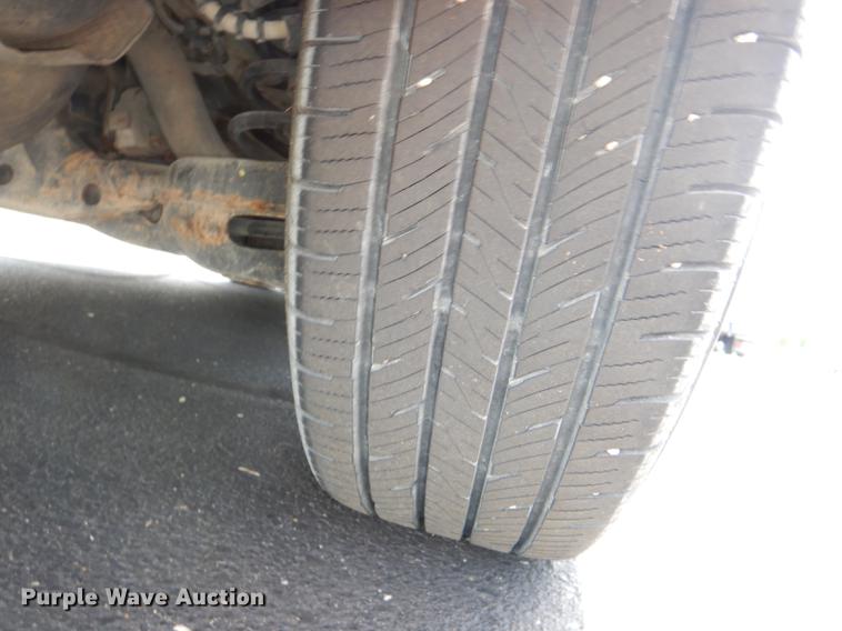 image for item DG4764 2012 Chrysler Town & Country van