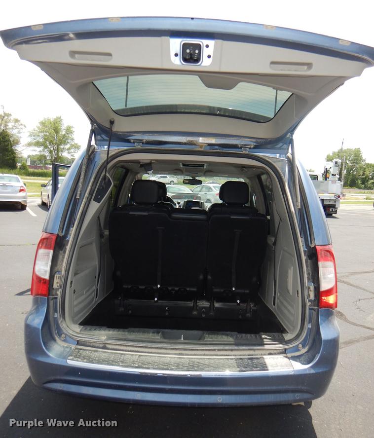 image for item DG4764 2012 Chrysler Town & Country van