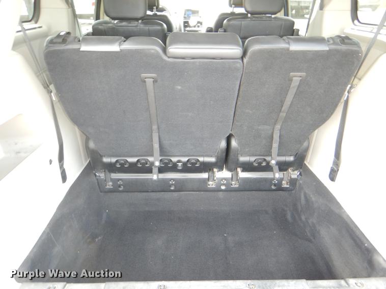 image for item DG4764 2012 Chrysler Town & Country van