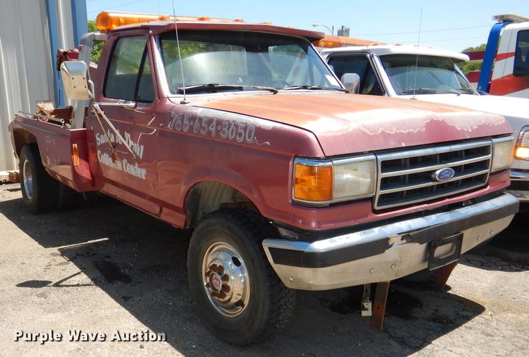 image for item DG4767 1990 Ford F350 XLT Lariat tow truck