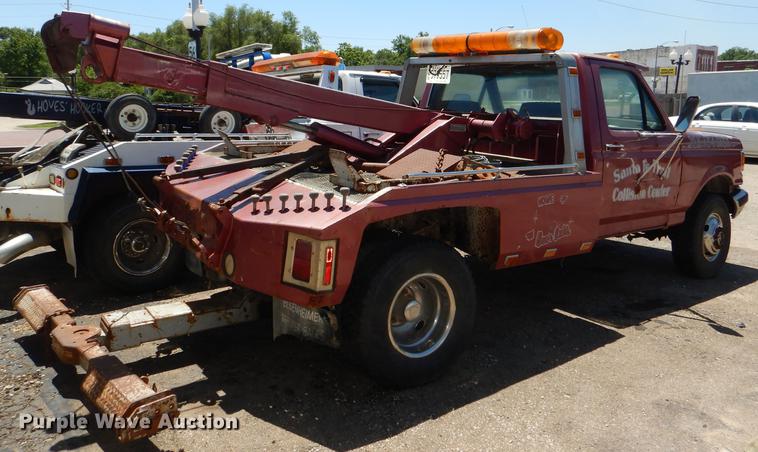 image for item DG4767 1990 Ford F350 XLT Lariat tow truck
