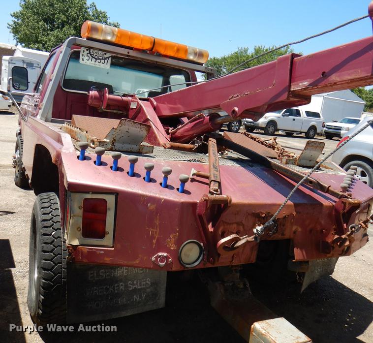 image for item DG4767 1990 Ford F350 XLT Lariat tow truck