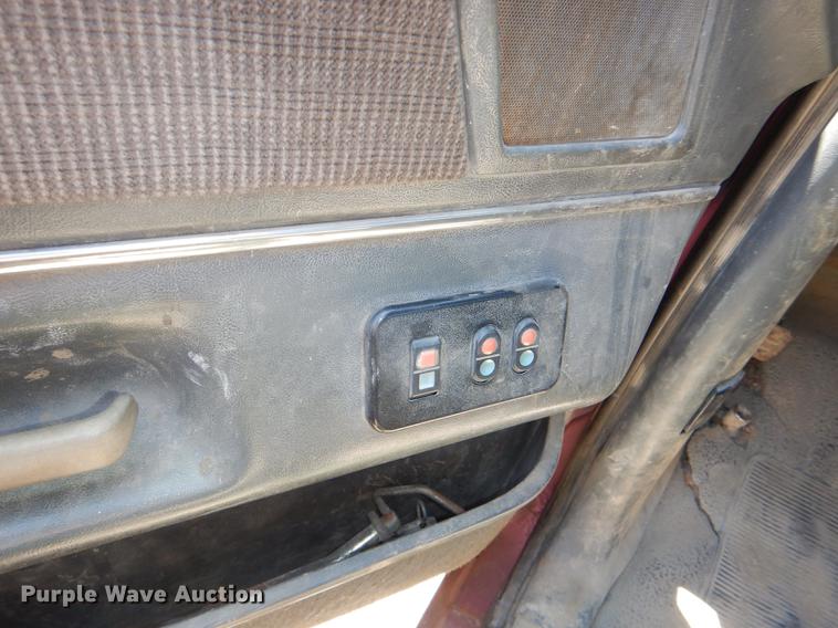 image for item DG4767 1990 Ford F350 XLT Lariat tow truck