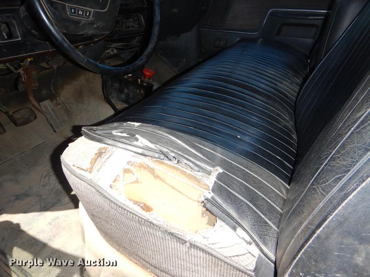 image for item DG4767 1990 Ford F350 XLT Lariat tow truck