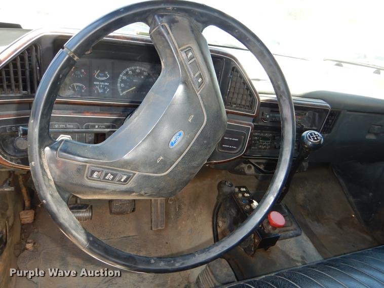 image for item DG4767 1990 Ford F350 XLT Lariat tow truck