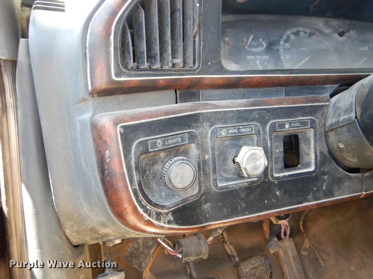 image for item DG4767 1990 Ford F350 XLT Lariat tow truck