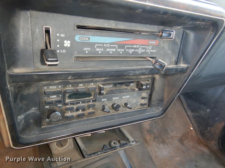 image for item DG4767 1990 Ford F350 XLT Lariat tow truck