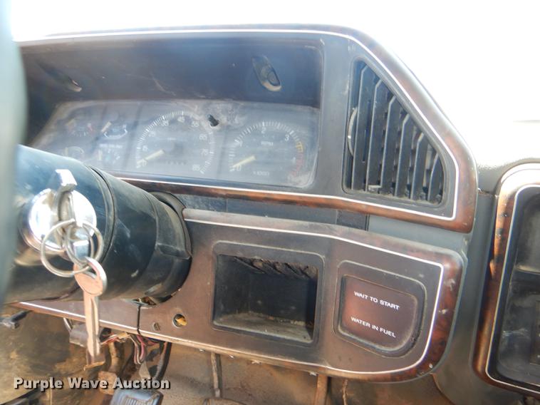 image for item DG4767 1990 Ford F350 XLT Lariat tow truck