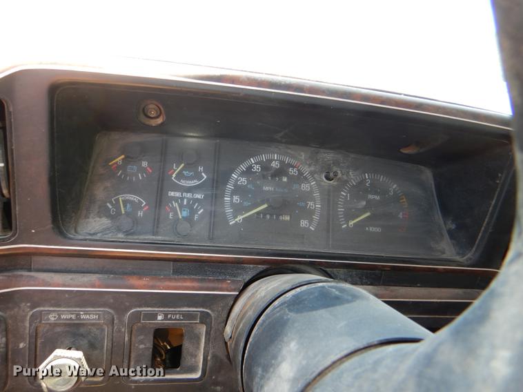 image for item DG4767 1990 Ford F350 XLT Lariat tow truck