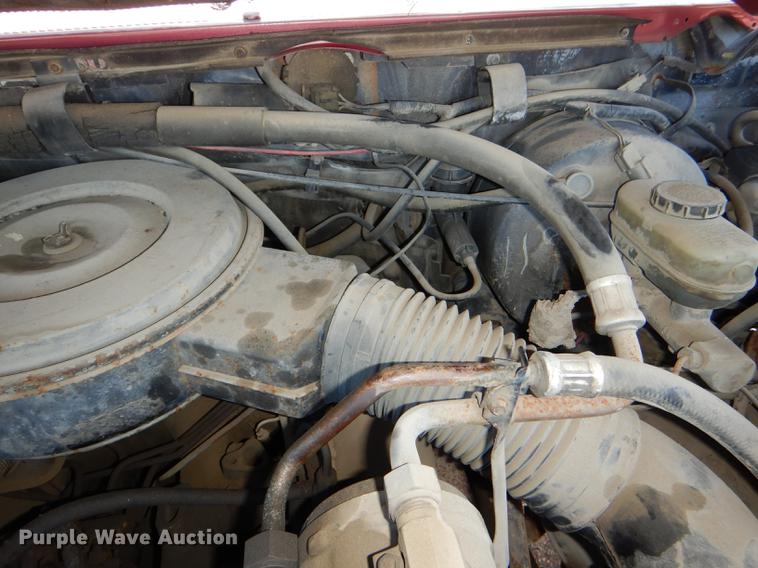 image for item DG4767 1990 Ford F350 XLT Lariat tow truck