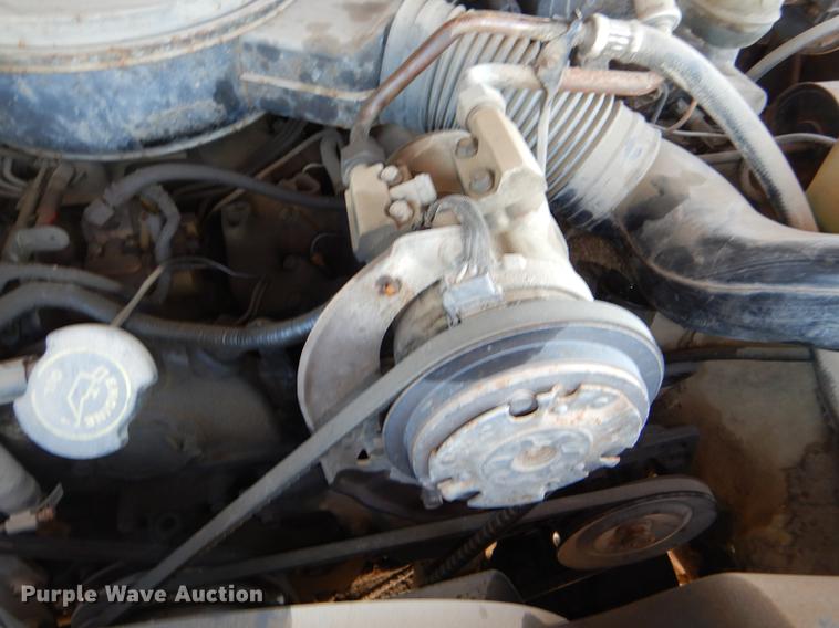 image for item DG4767 1990 Ford F350 XLT Lariat tow truck