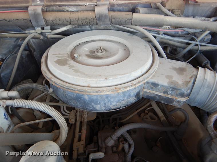 image for item DG4767 1990 Ford F350 XLT Lariat tow truck