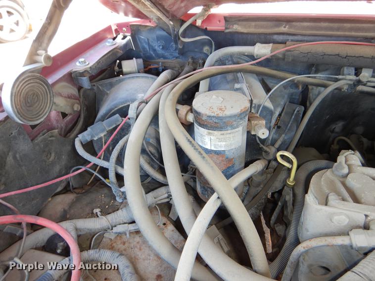 image for item DG4767 1990 Ford F350 XLT Lariat tow truck