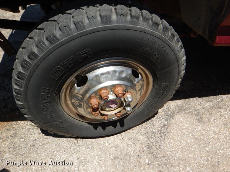 image for item DG4767 1990 Ford F350 XLT Lariat tow truck