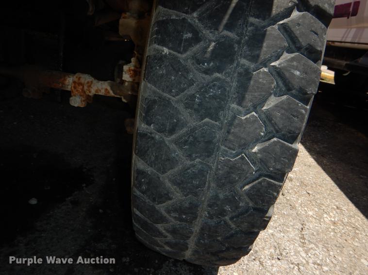 image for item DG4767 1990 Ford F350 XLT Lariat tow truck