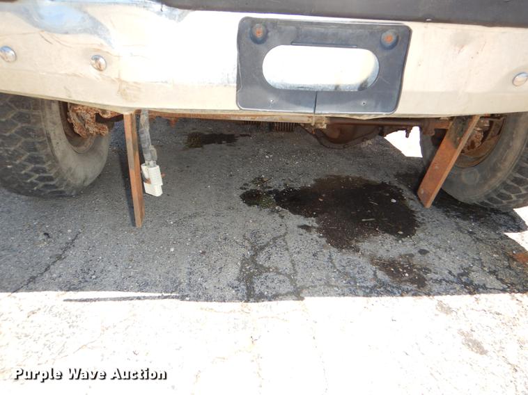 image for item DG4767 1990 Ford F350 XLT Lariat tow truck