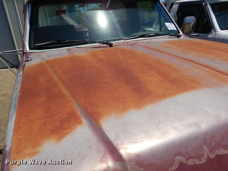 image for item DG4767 1990 Ford F350 XLT Lariat tow truck