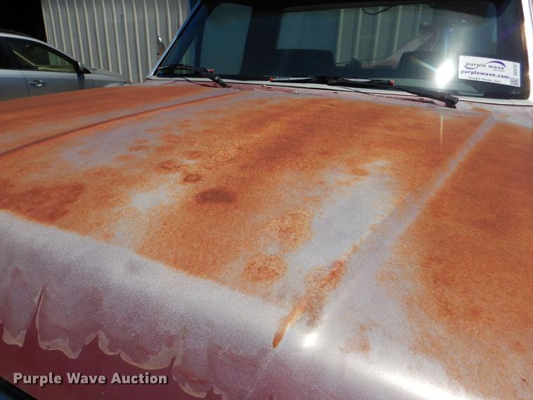 image for item DG4767 1990 Ford F350 XLT Lariat tow truck