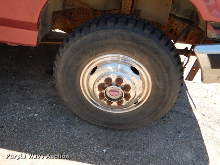 image for item DG4767 1990 Ford F350 XLT Lariat tow truck