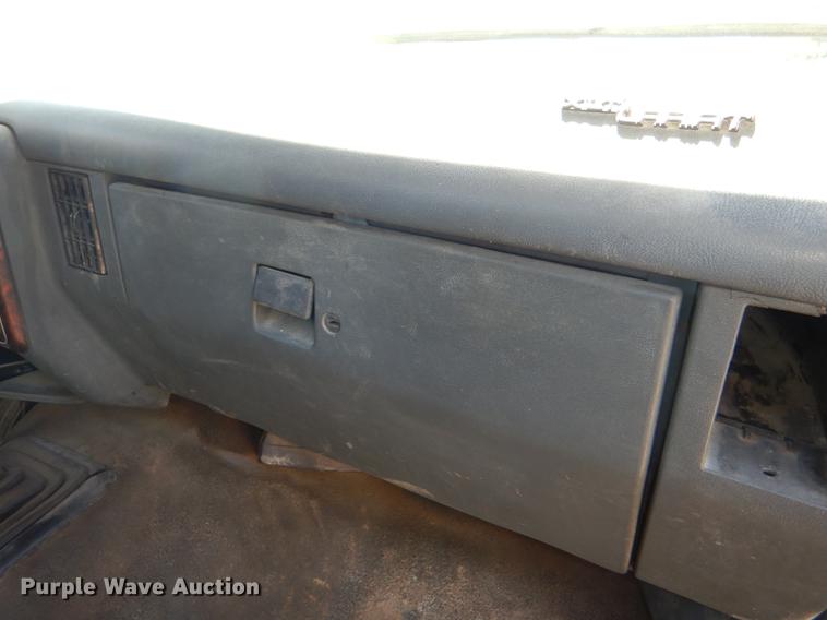 image for item DG4767 1990 Ford F350 XLT Lariat tow truck