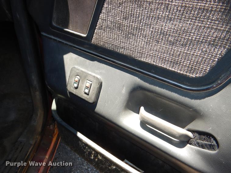 image for item DG4767 1990 Ford F350 XLT Lariat tow truck