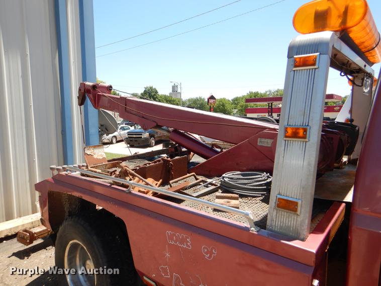 image for item DG4767 1990 Ford F350 XLT Lariat tow truck