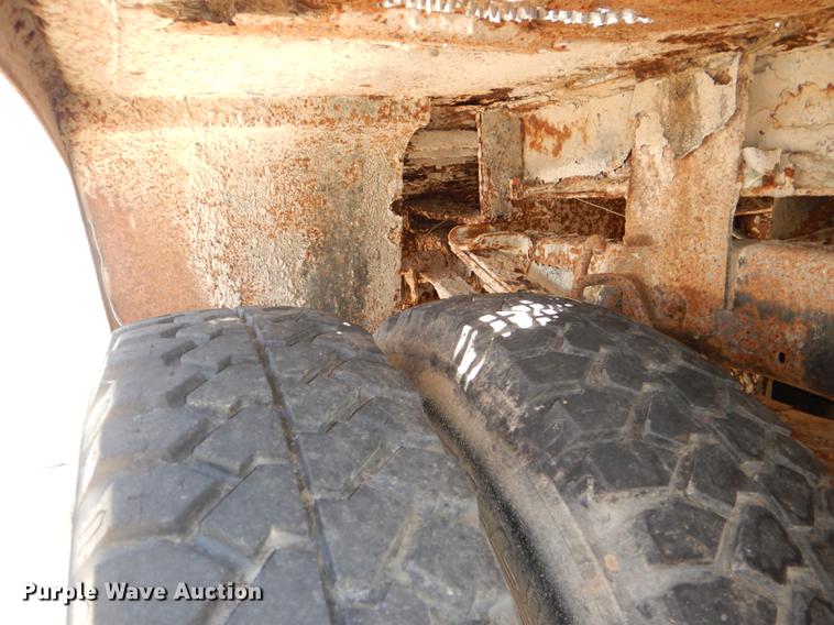 image for item DG4767 1990 Ford F350 XLT Lariat tow truck