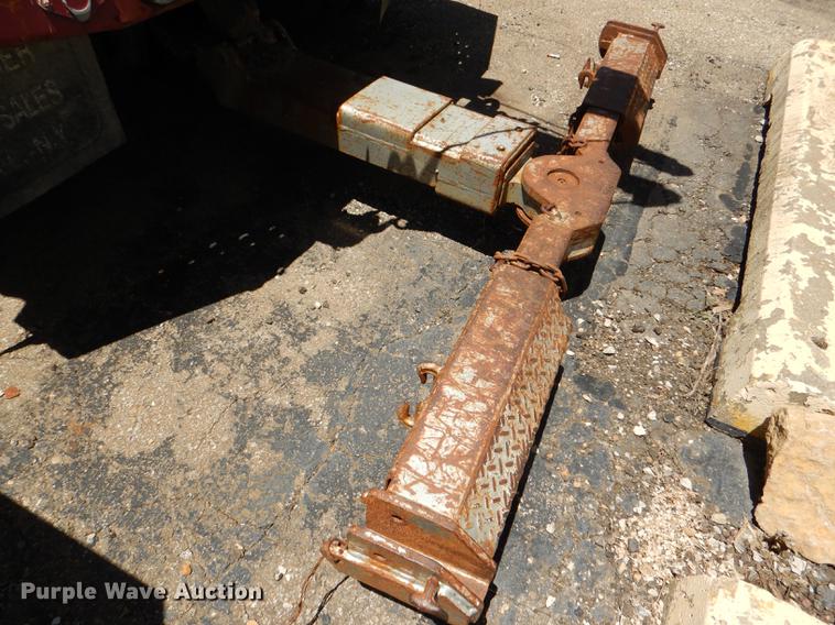 image for item DG4767 1990 Ford F350 XLT Lariat tow truck