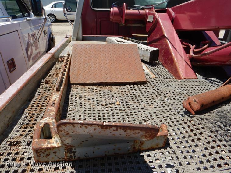 image for item DG4767 1990 Ford F350 XLT Lariat tow truck