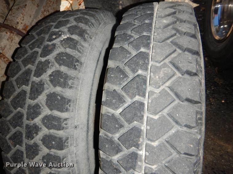 image for item DG4767 1990 Ford F350 XLT Lariat tow truck