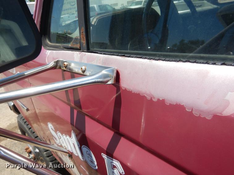 image for item DG4767 1990 Ford F350 XLT Lariat tow truck