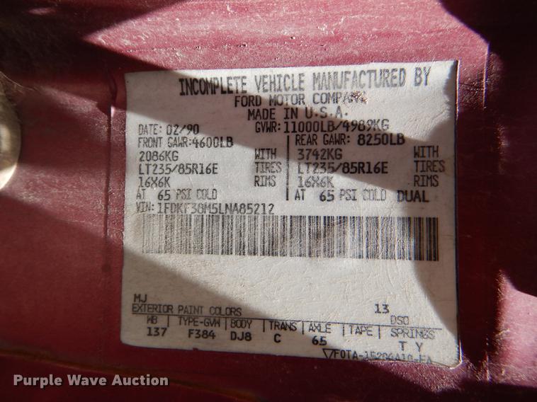 image for item DG4767 1990 Ford F350 XLT Lariat tow truck