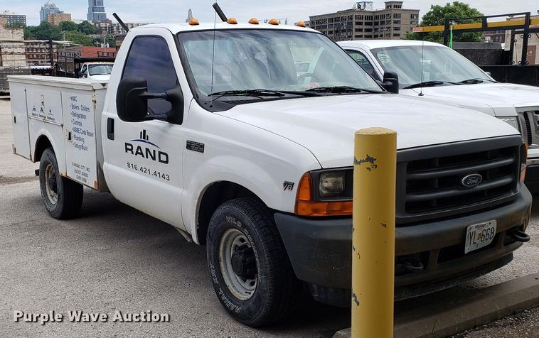 image for item EU9774 2001 Ford F350 Super Duty utility bed pickup truck