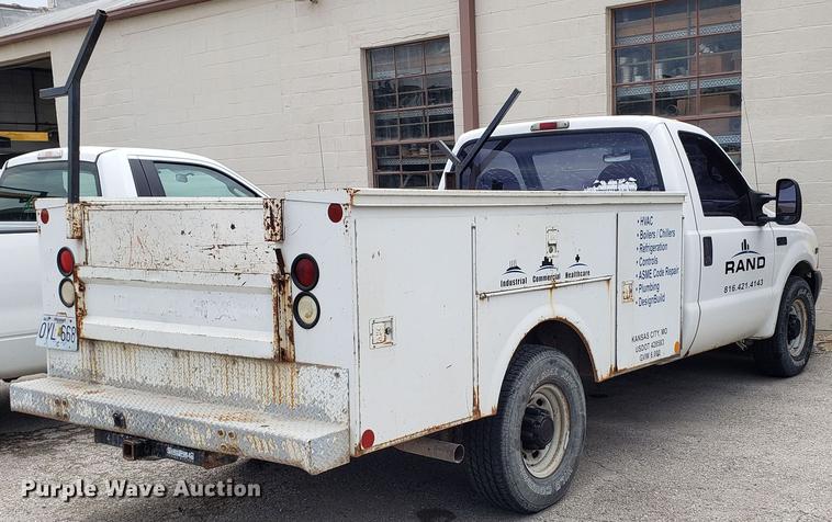 image for item EU9774 2001 Ford F350 Super Duty utility bed pickup truck