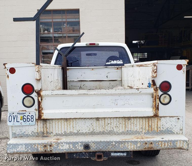 image for item EU9774 2001 Ford F350 Super Duty utility bed pickup truck