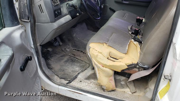 image for item EU9774 2001 Ford F350 Super Duty utility bed pickup truck