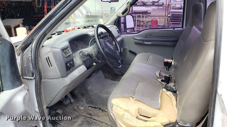 image for item EU9774 2001 Ford F350 Super Duty utility bed pickup truck