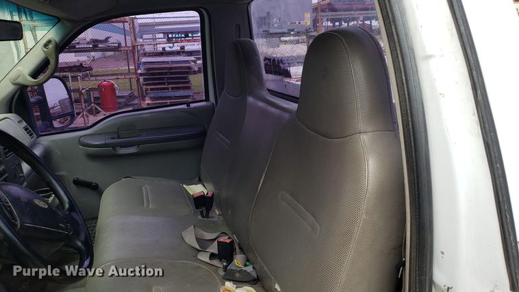 image for item EU9774 2001 Ford F350 Super Duty utility bed pickup truck