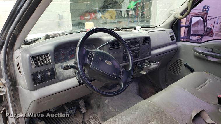 image for item EU9774 2001 Ford F350 Super Duty utility bed pickup truck