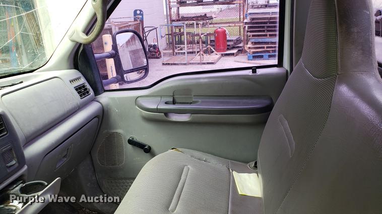 image for item EU9774 2001 Ford F350 Super Duty utility bed pickup truck