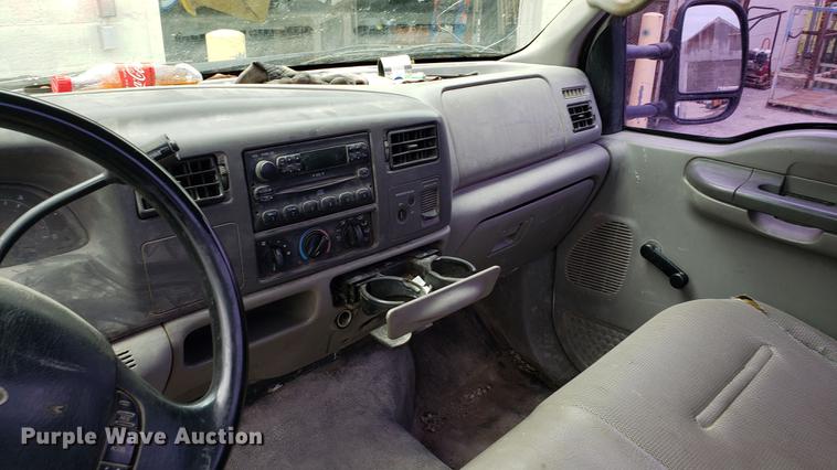 image for item EU9774 2001 Ford F350 Super Duty utility bed pickup truck