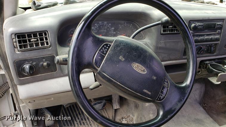 image for item EU9774 2001 Ford F350 Super Duty utility bed pickup truck