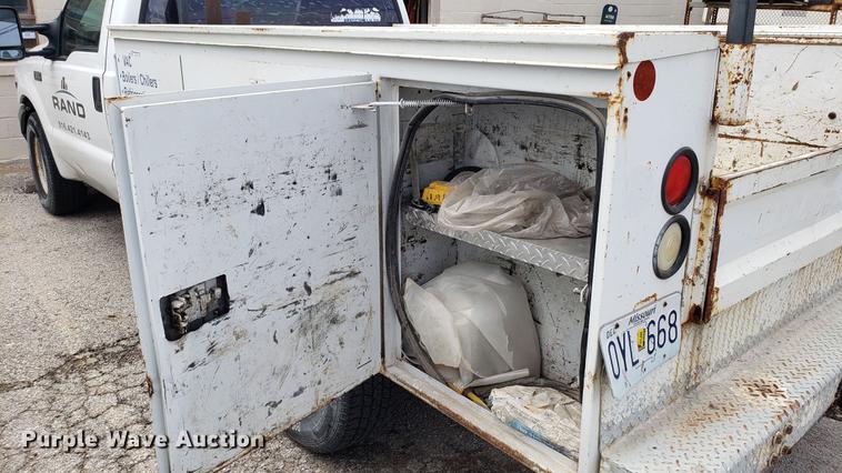 image for item EU9774 2001 Ford F350 Super Duty utility bed pickup truck