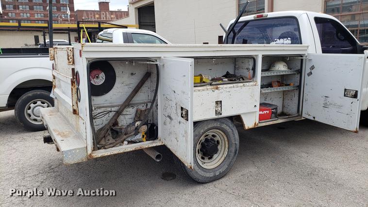 image for item EU9774 2001 Ford F350 Super Duty utility bed pickup truck