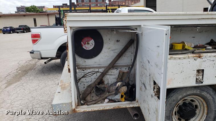 image for item EU9774 2001 Ford F350 Super Duty utility bed pickup truck