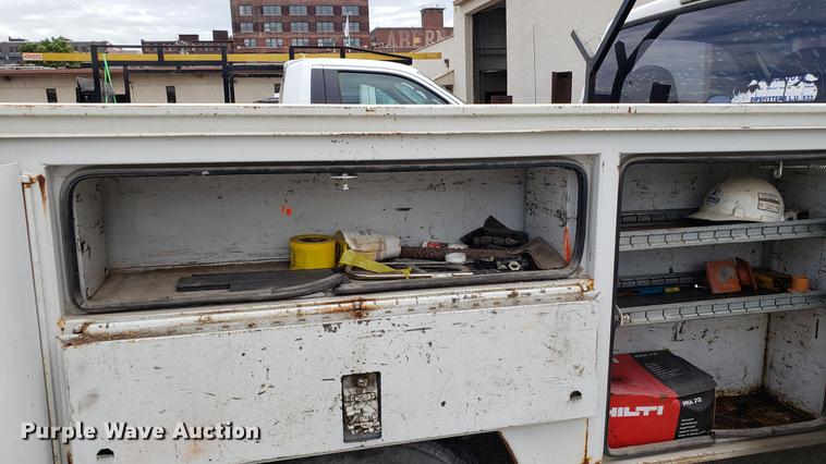 image for item EU9774 2001 Ford F350 Super Duty utility bed pickup truck