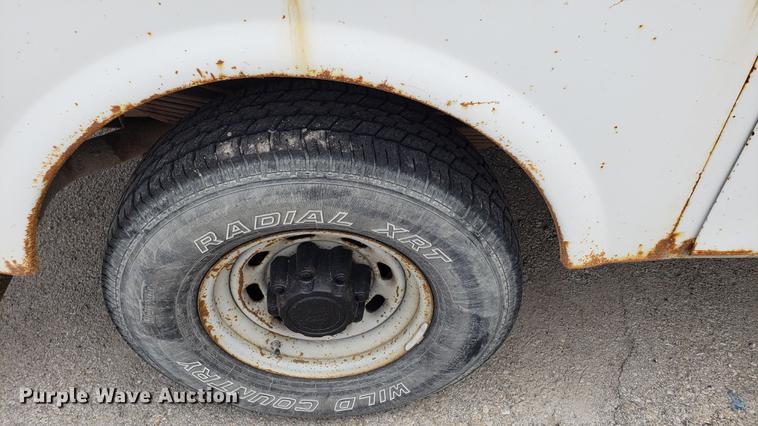 image for item EU9774 2001 Ford F350 Super Duty utility bed pickup truck